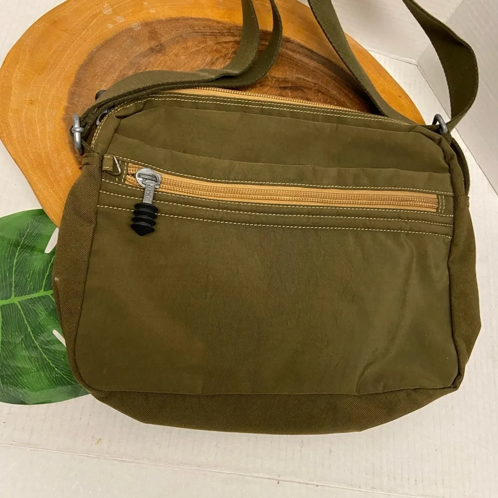 - Hedgren Camo Green Messenger Satchel Unisex Outdoor Bag